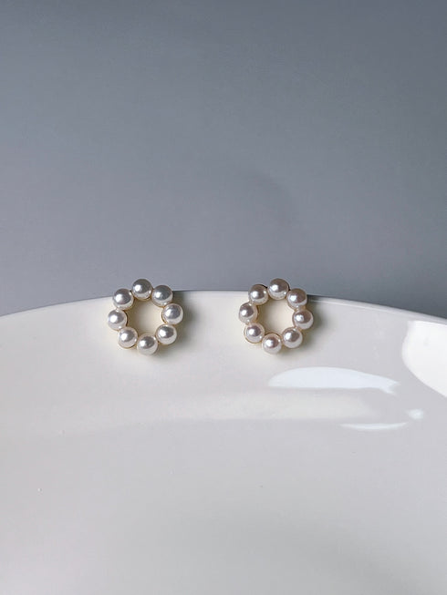 Exquisite Floral Circle Mini Pearl Stud Earrings
